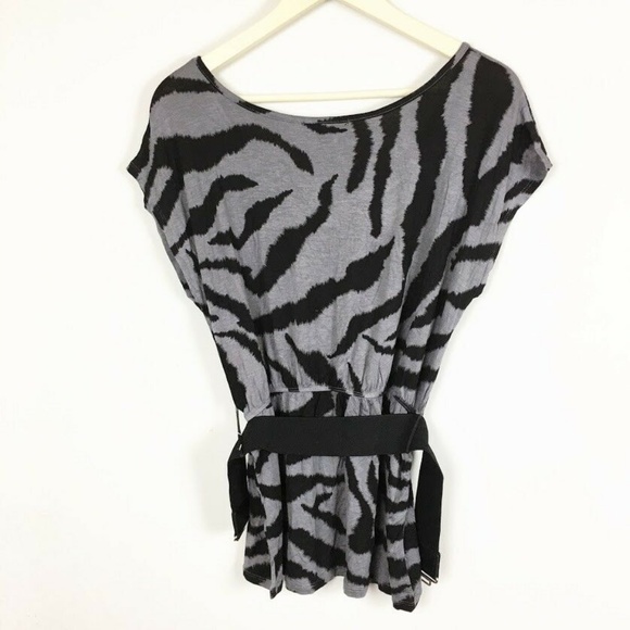 (T1-16) American Dreams Medium Zebra Strip Blouse - Picture 5 of 5